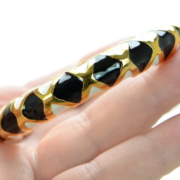 Kenneth Jay Lane KJL Polished Gold Black & White Enamel Bangle Bracelet - Picture 6 of 6
